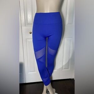 FABLETICS Seamless High Waisted Mesh 7/8 LEGGINGS - Size MEDIUM - Blue
